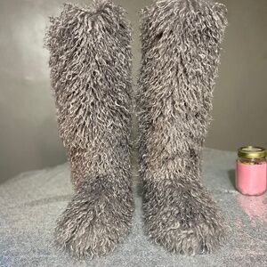 Grey faux fur shaggy knee-Boots size